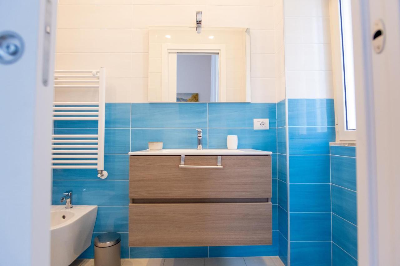 Leone Suites Toledo Couette-café *